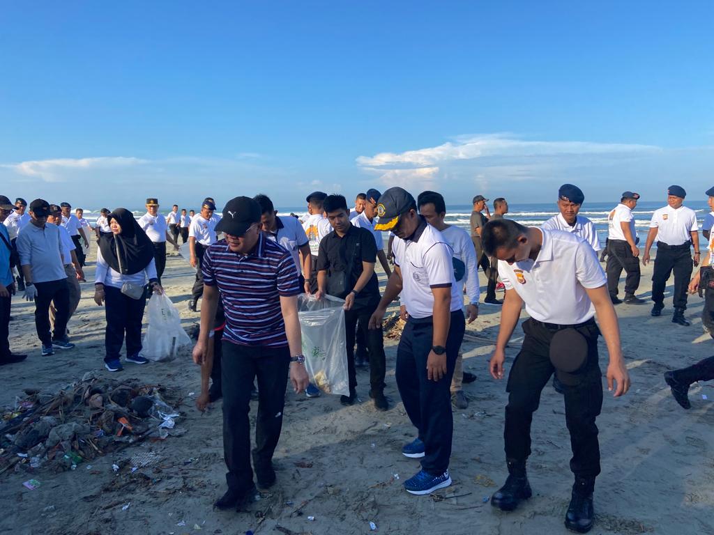 Gerakan Bersih Pantai “mari Bersama Menjaga Kelestarian Peisisr” Berita Rakyat Nusantara 8571